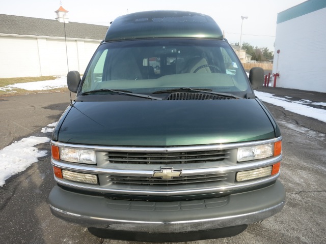 Chevrolet Express 2001 photo 2