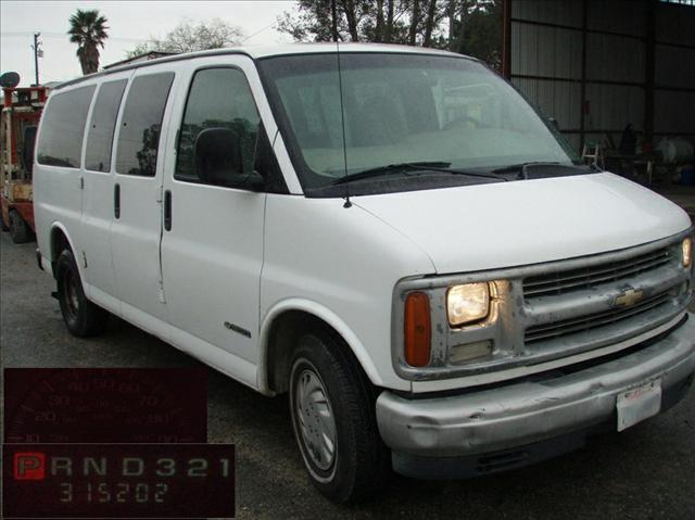 Chevrolet Express 2001 photo 2