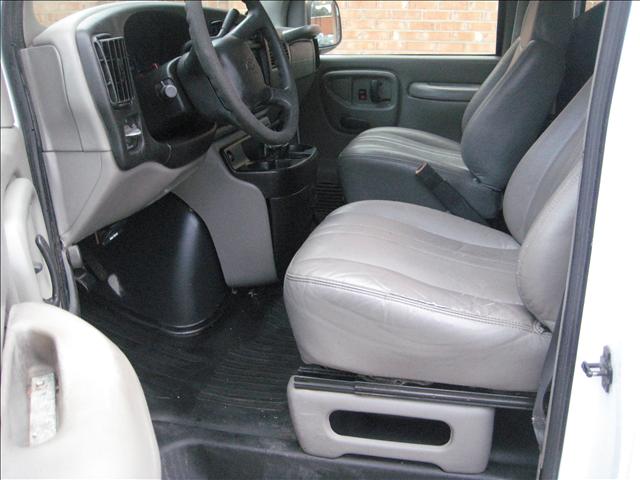 Chevrolet Express 2001 photo 3