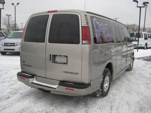 Chevrolet Express 2001 photo 1