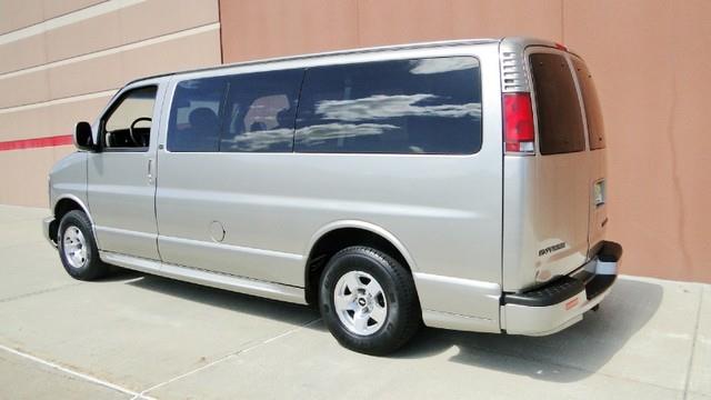 Chevrolet Express 2001 photo 2