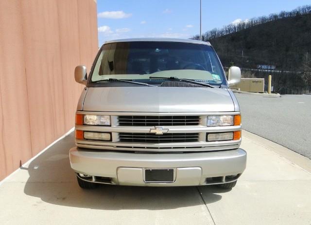 Chevrolet Express 2001 photo 3