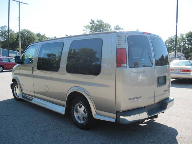 Chevrolet Express 2001 photo 2