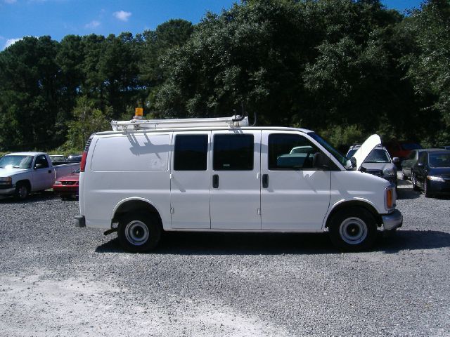 Chevrolet Express 2001 photo 2