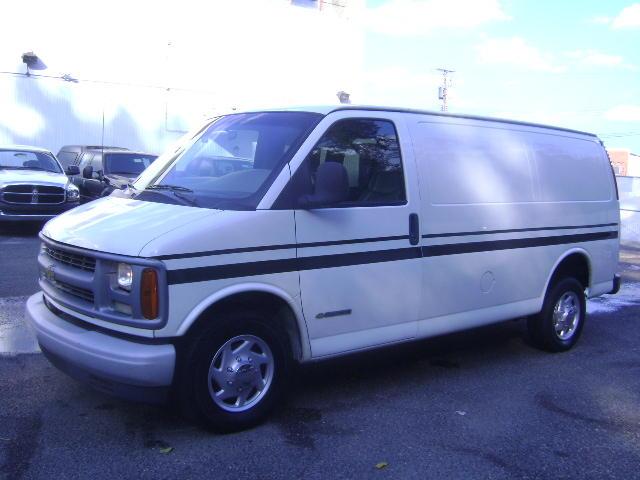 Chevrolet Express 2001 photo 2