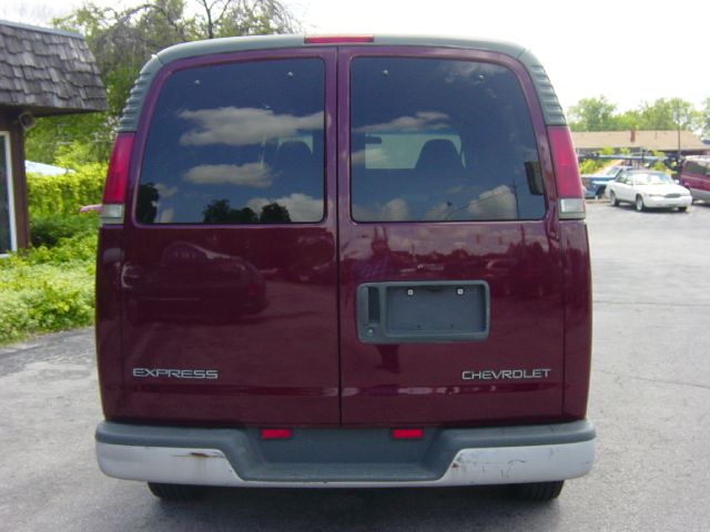 Chevrolet Express Ls/5.3l/3rd ROW Passenger Van