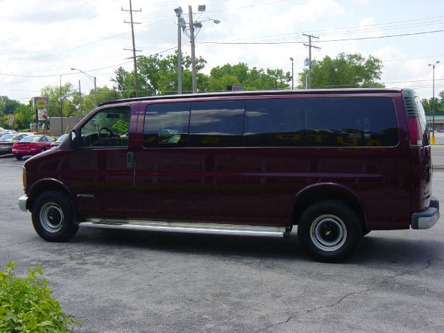 Chevrolet Express 2001 photo 1