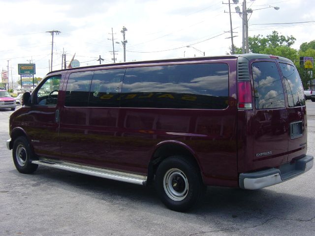 Chevrolet Express 2001 photo 2