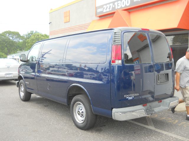 Chevrolet Express 2001 photo 2