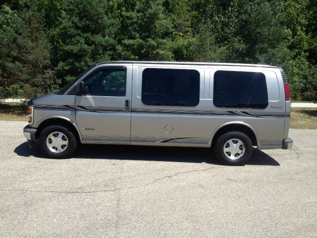Chevrolet Express 2002 photo 1