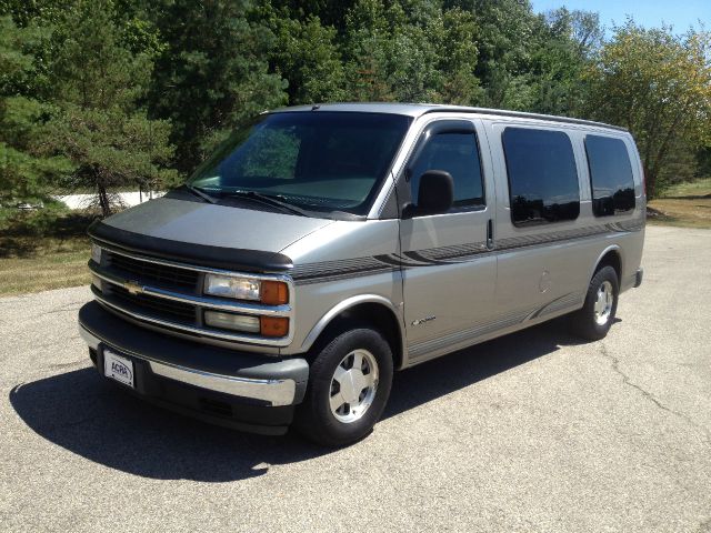 Chevrolet Express 2002 photo 3