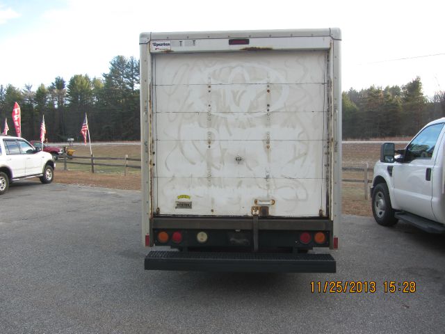 Chevrolet Express 2002 photo 2