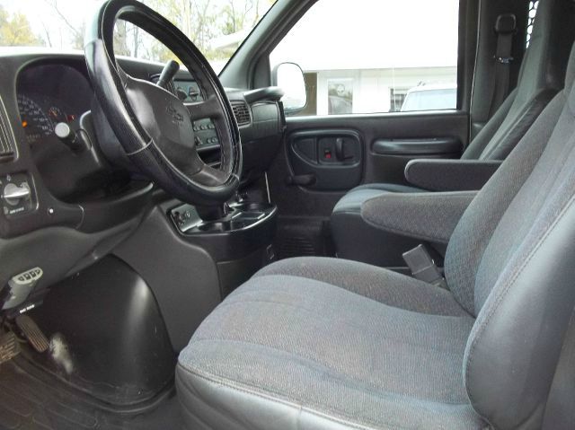Chevrolet Express 2002 photo 2