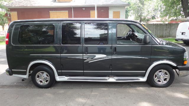 Chevrolet Express 2003 photo 2