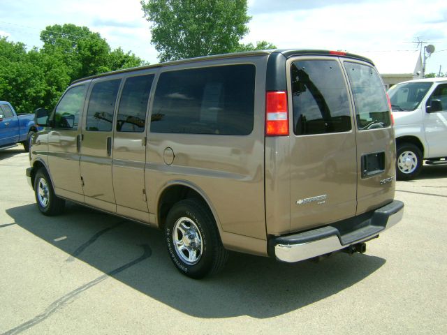 Chevrolet Express 2003 photo 2