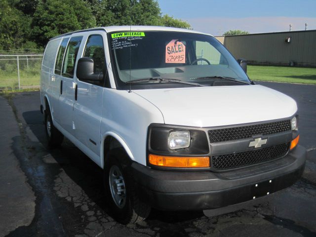 Chevrolet Express 2003 photo 2