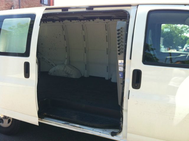 Chevrolet Express 2003 photo 2