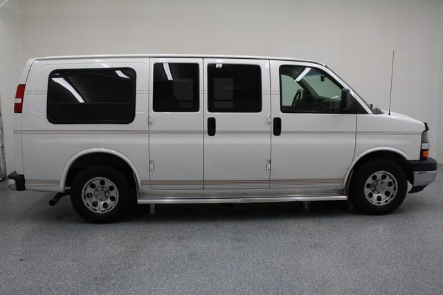 Chevrolet Express 2003 photo 2