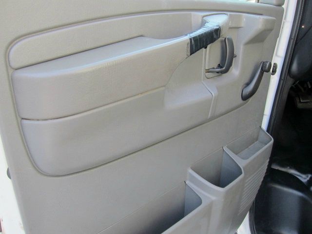 Chevrolet Express 1.8T Cabriolet Box Truck