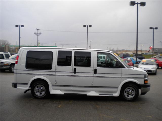 Chevrolet Express 2003 photo 2