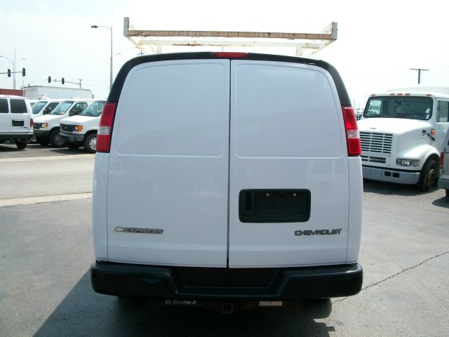 Chevrolet Express Ls/5.3l/3rd ROW Passenger Van