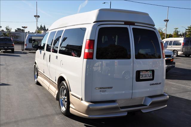 Chevrolet Express 2004 photo 2