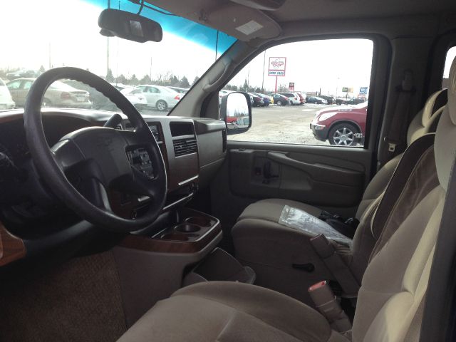 Chevrolet Express 2004 photo 2