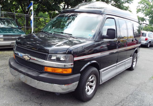 Chevrolet Express XE KING CAB I4 MT Passenger Van