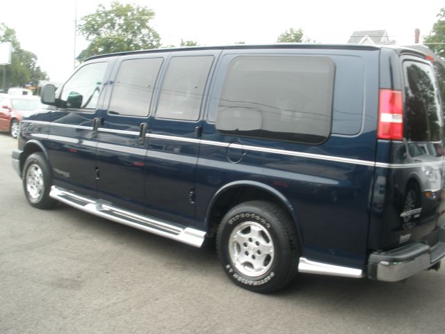 Chevrolet Express CE 1.8 Passenger Van