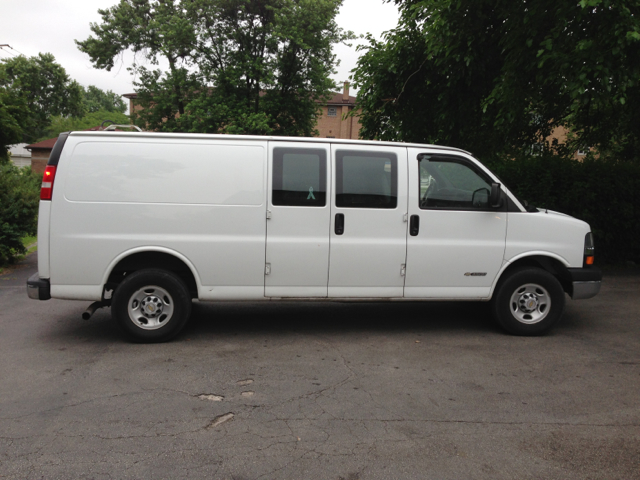 Chevrolet Express Club Cab 155 WB HD 4WD Passenger Van