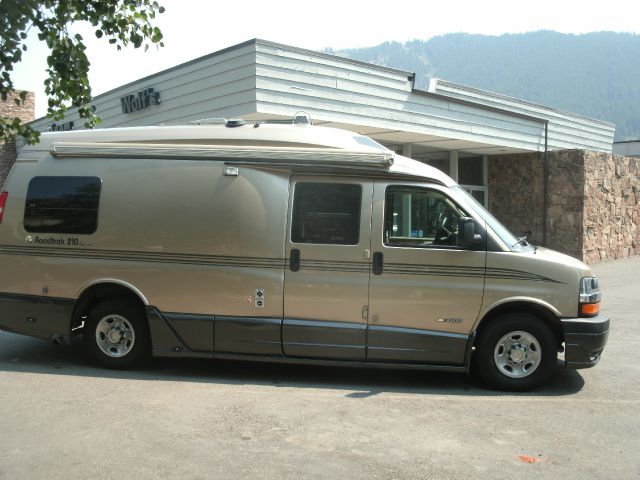 Chevrolet Express Club Cab 155 WB HD 4WD Passenger Van