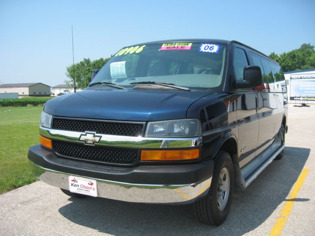 Chevrolet Express Ls/5.3l/3rd ROW Passenger Van