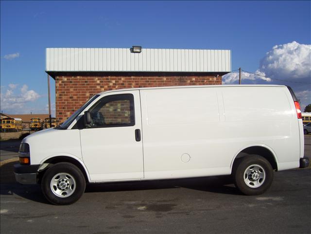 Chevrolet Express LE w/CD MP3 Cargo Van