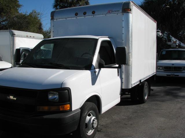 Chevrolet Express Base Box Truck