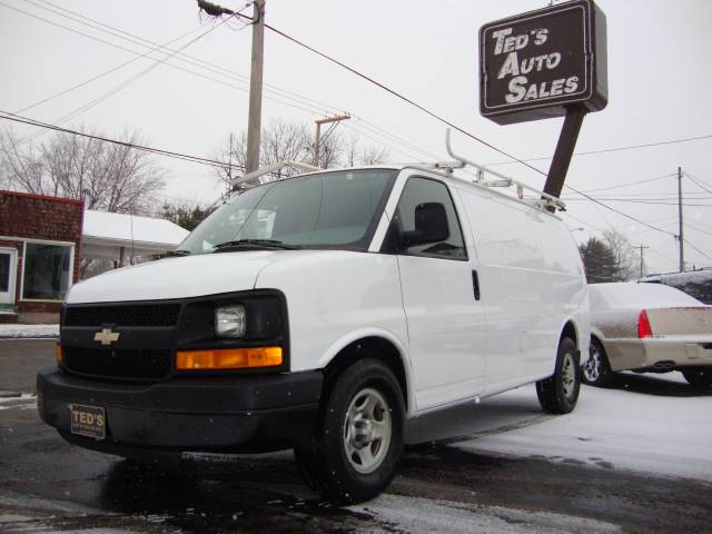 Chevrolet Express Ls-awd-2nd Bench-cd Player-1 Owner Passenger Van