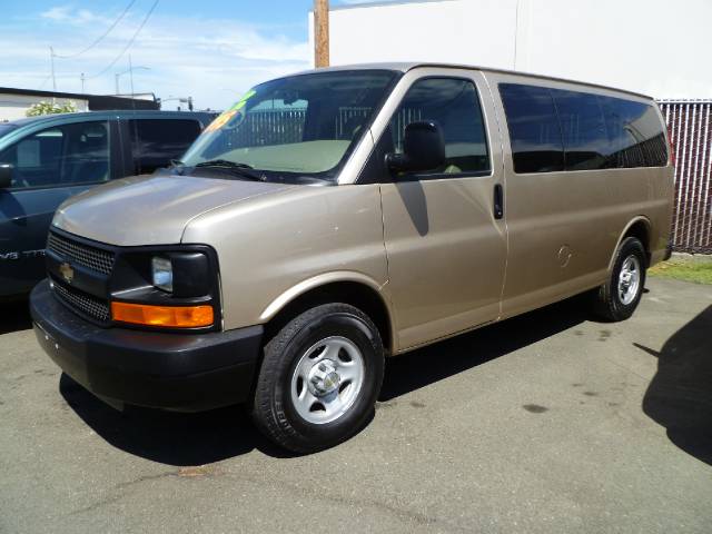 Chevrolet Express LE w/CD MP3 Passenger Van