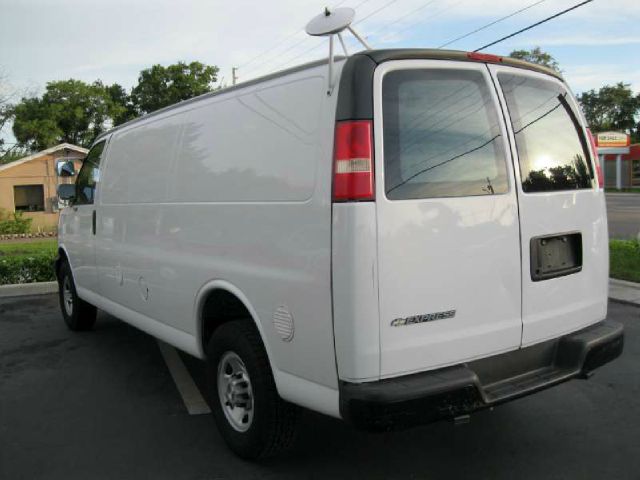 Chevrolet Express 460 L Passenger Van