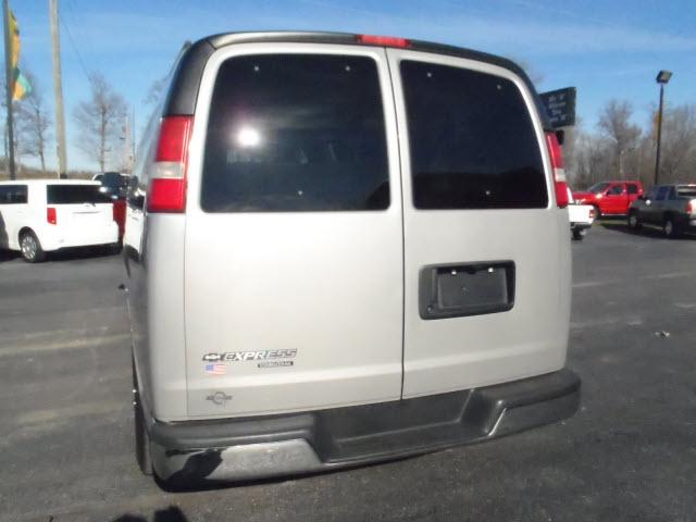 Chevrolet Express 2008 photo 3