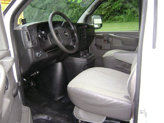 Chevrolet Express 2009 photo 11