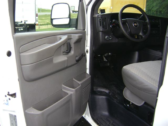 Chevrolet Express 2009 photo 12