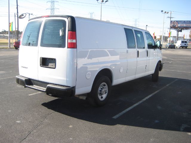 Chevrolet Express 2009 photo 2