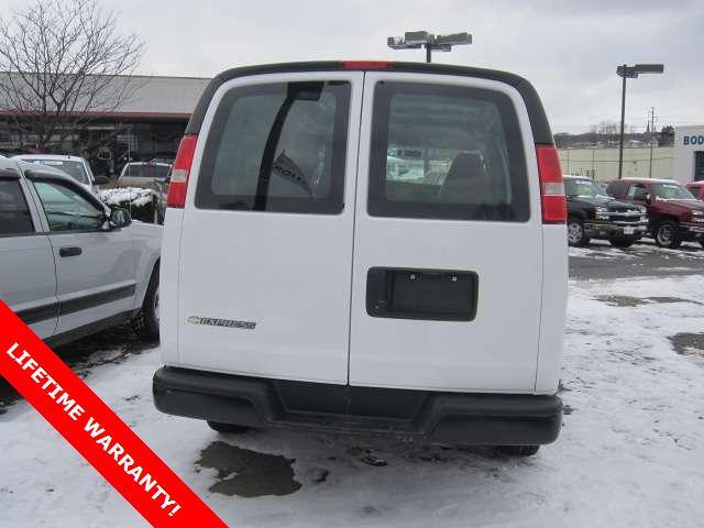 Chevrolet Express 4WD 4-door Tech/entertainment Pkg Passenger Van