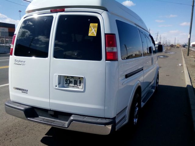 Chevrolet Express 1500 4D Sport Utility Passenger Van