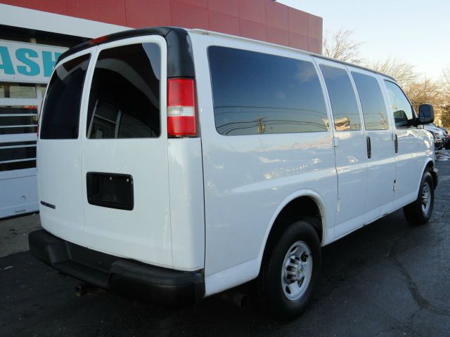 Chevrolet Express Awd-quads-third-6 CD Bose-7 Passenger Passenger Van