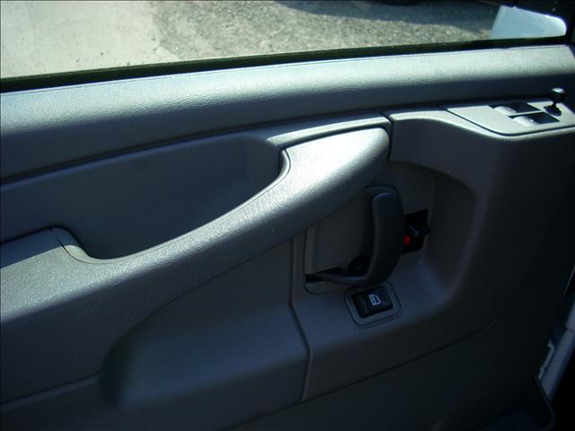 Chevrolet Express 2009 photo 2