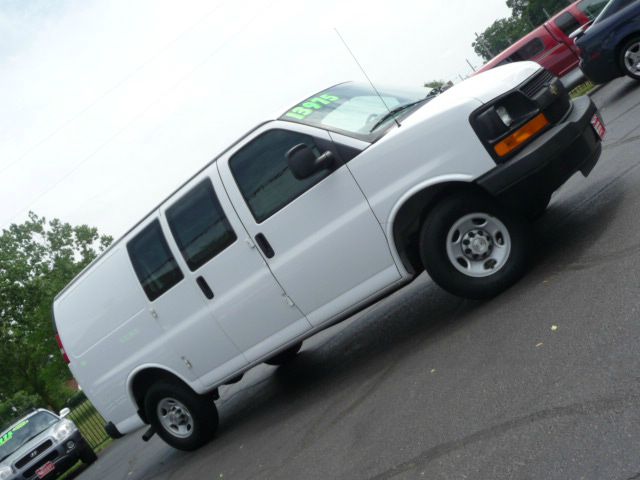 Chevrolet Express 2009 photo 18