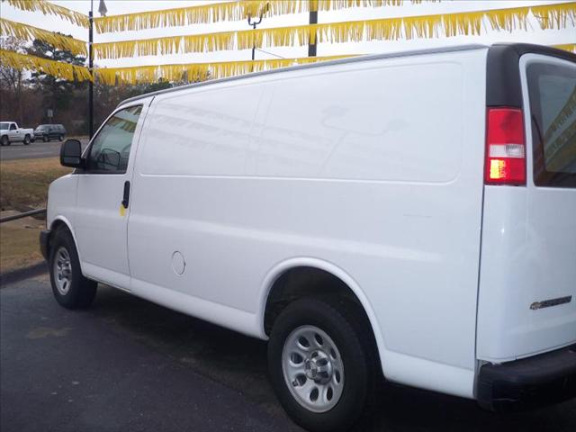 Chevrolet Express Ls-awd-2nd Bench-cd Player-1 Owner Passenger Van