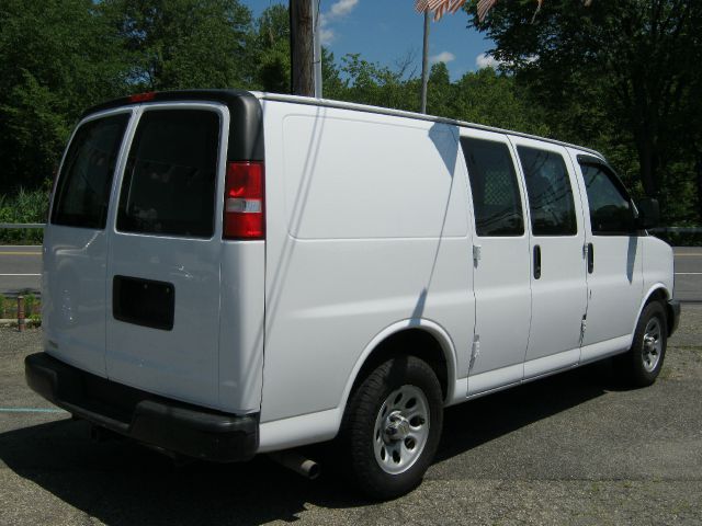 Chevrolet Express 750i 4dr Sdn Cargo Van