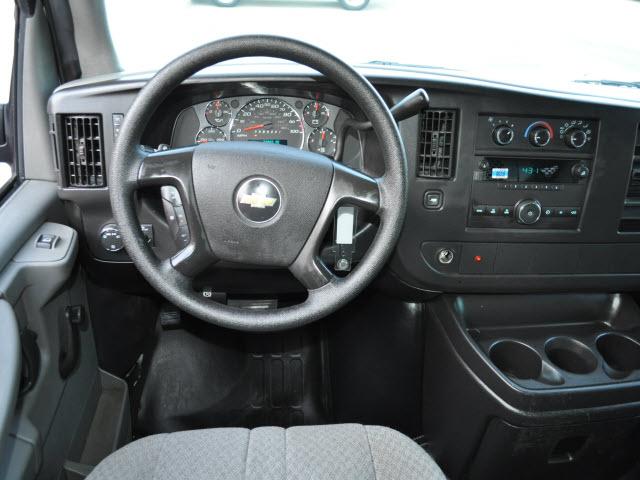 Chevrolet Express 2009 photo 2