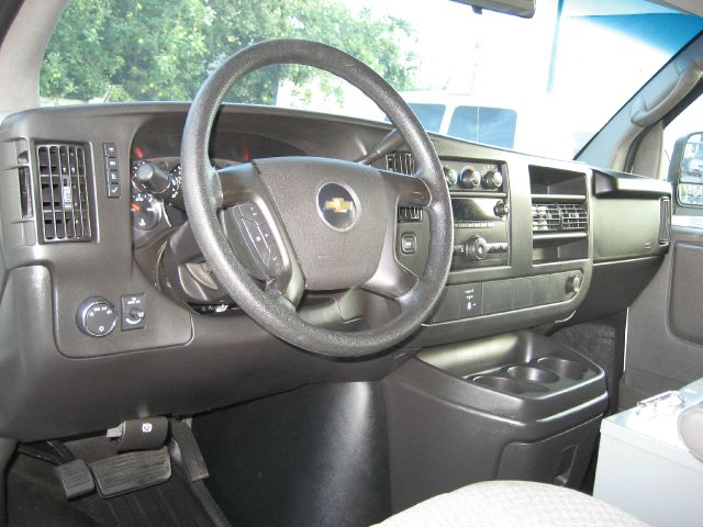 Chevrolet Express 2009 photo 2